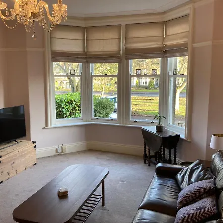 The Antique Dealer's Hideaway Apartman Harrogate